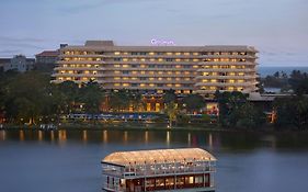 Cinnamon Lakeside  5*