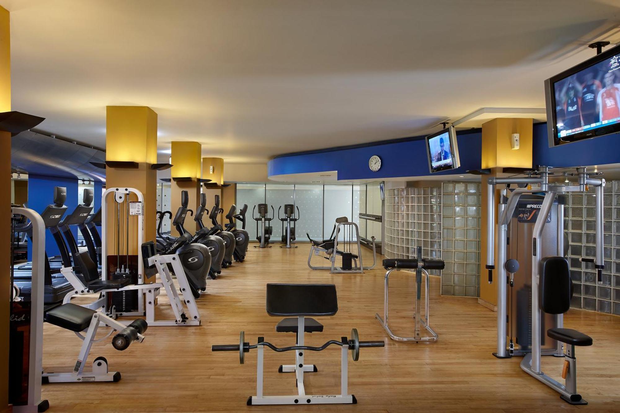 Cinnamon Lakeside Colombo Exterior foto The gym at the hotel