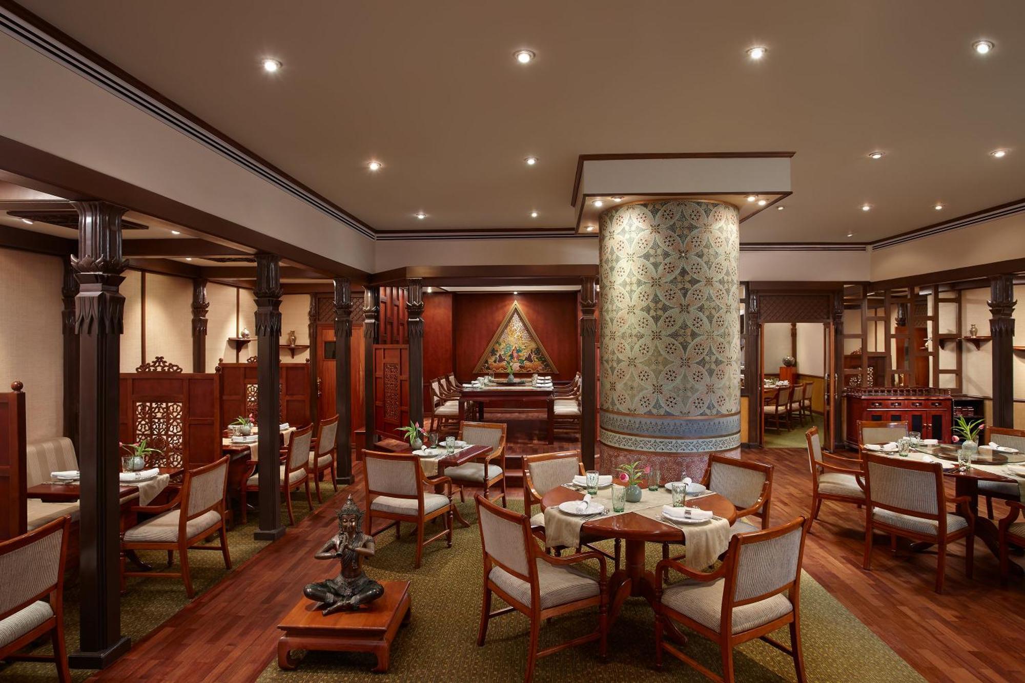 Cinnamon Lakeside Colombo Exterior foto The interior of the restaurant