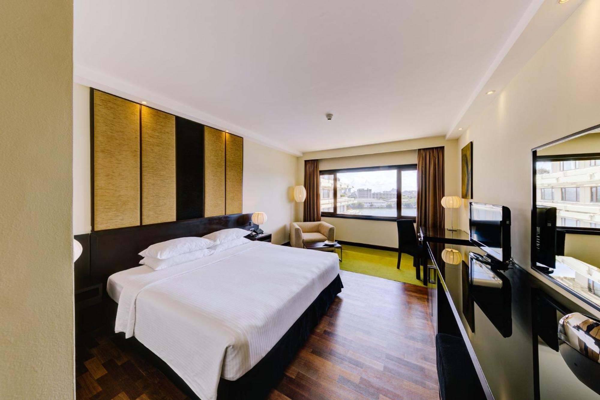 Cinnamon Lakeside Colombo Exterior foto Deluxe Room